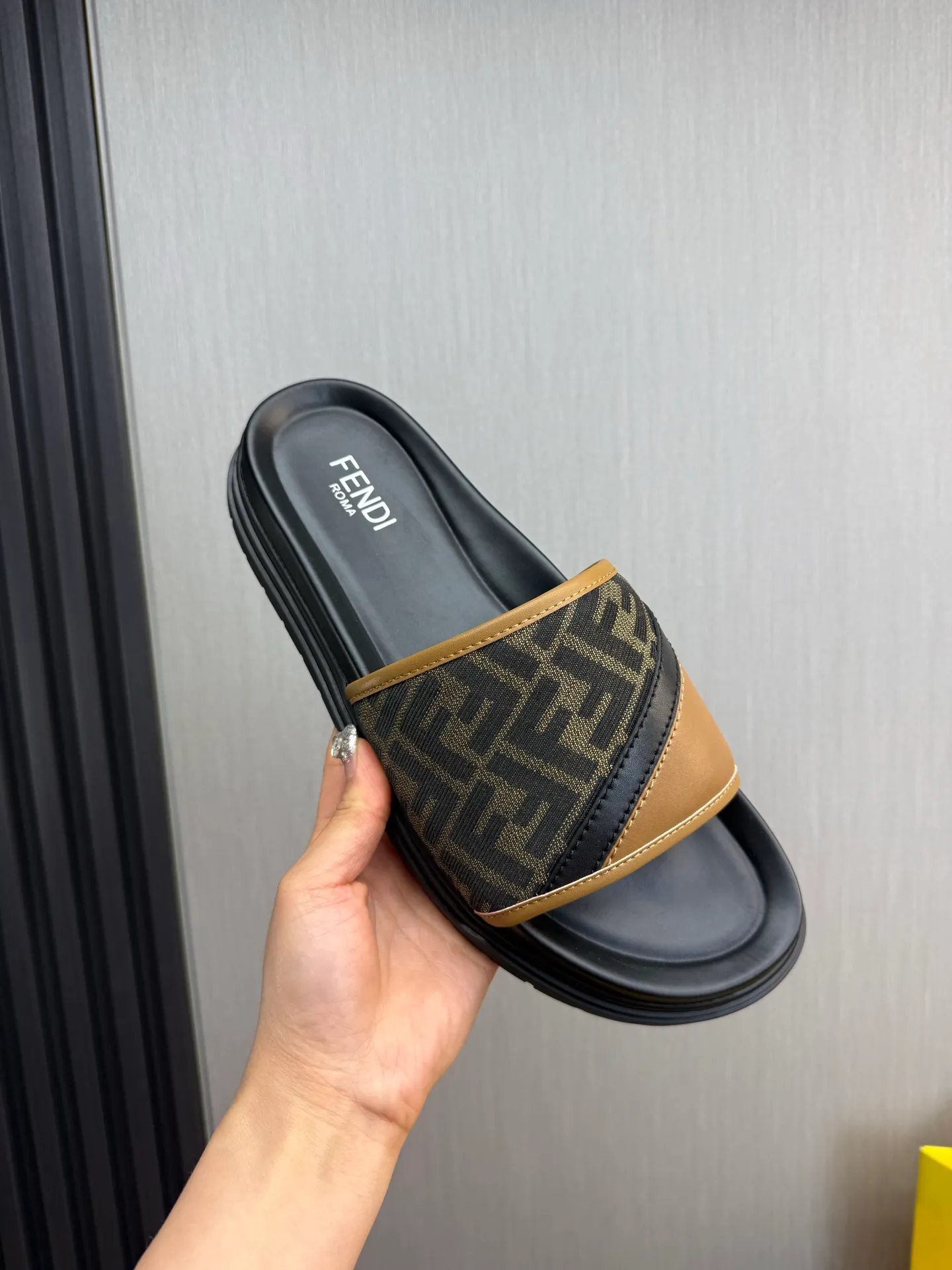 Men's shoes 💰400💰 Fendi men's slippers, made one to one on the FENDI official website, sizes 38-45 45 46 🉑️Customized!